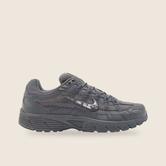Nike P-6000 Premium — Gris argent